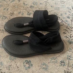 Sanuk sandals SZ 8 black